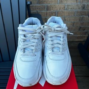 Nike air 90mint condition boys 5.5 women 7-7.5